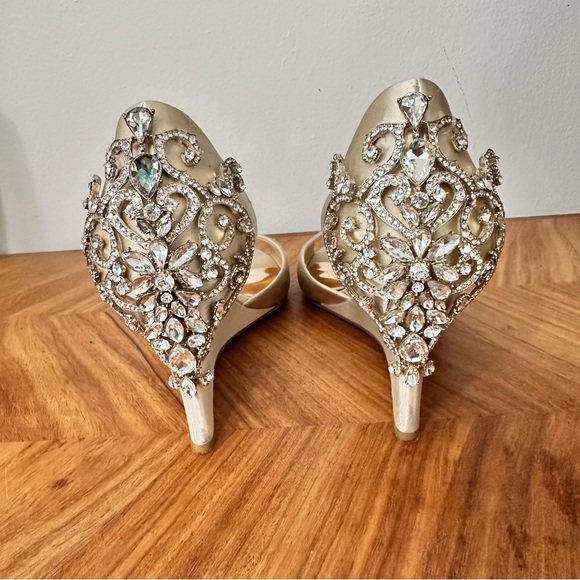Badgely Mischka Cream Meagan Embellished Crystal Wedge Shoes Wedding Guest GUC - Picture 4 of 10